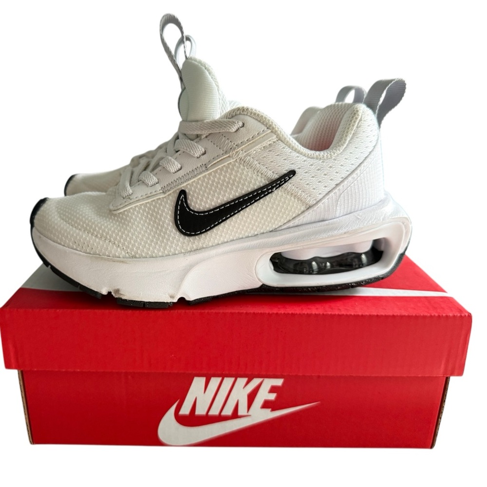 Nike White and Black Sneakers Classic Design